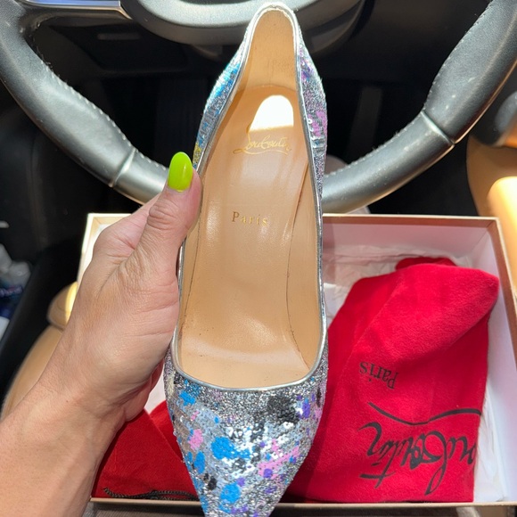 Christian Louboutin - Picture 3 of 9